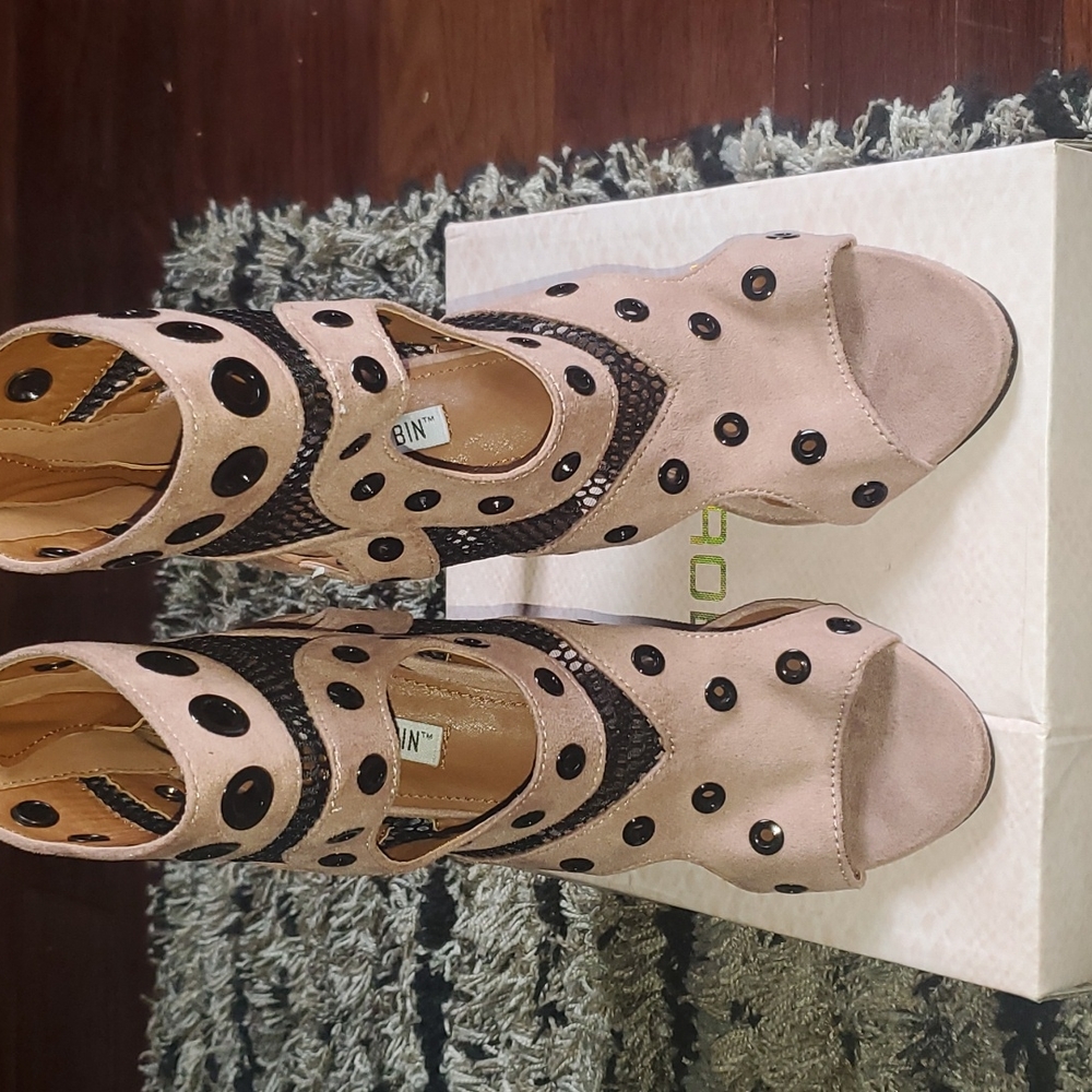 New! Never worn womens stiletto heels